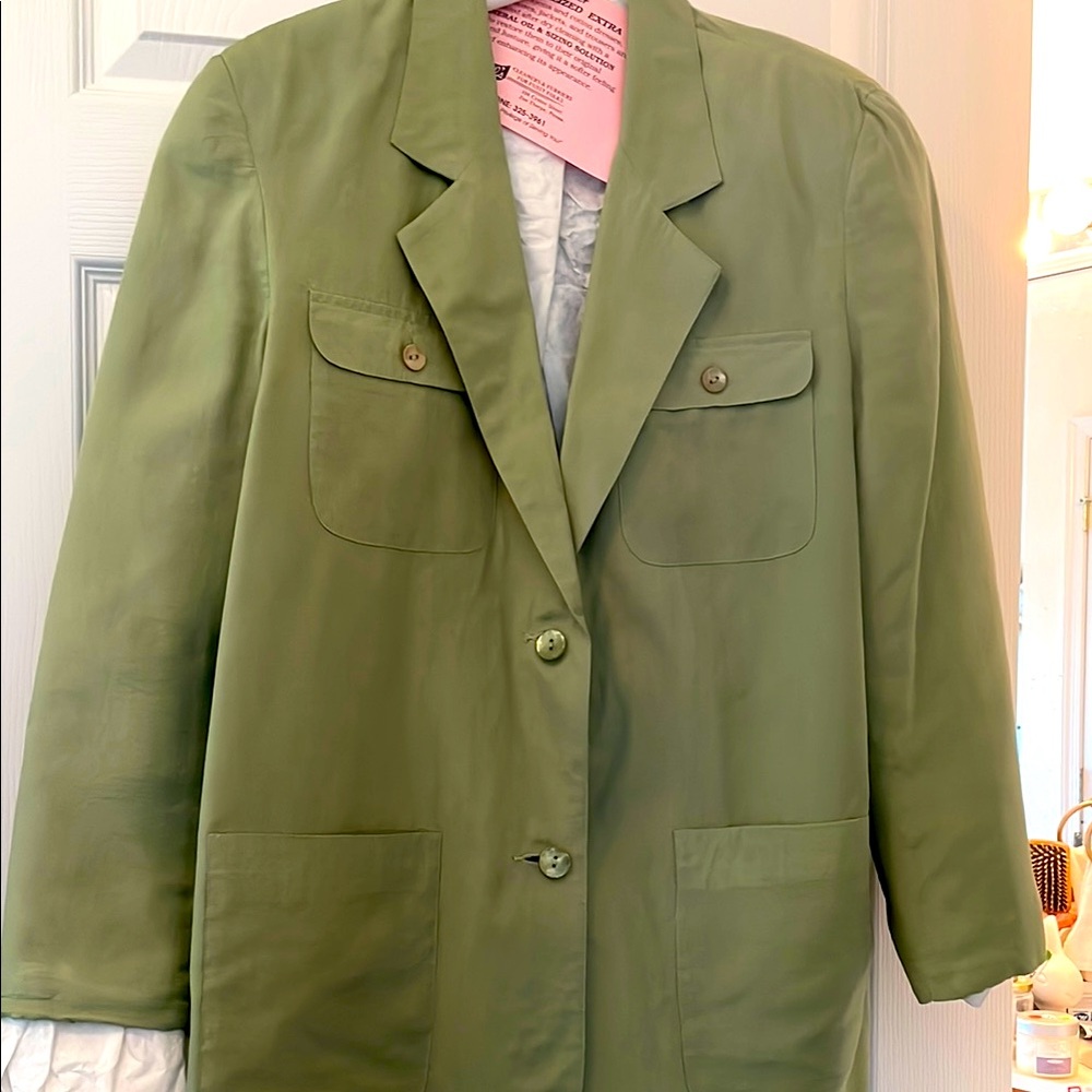 Silk Women's loose S M L button jacket with Pockets!!! Soft Spring Green in EUC